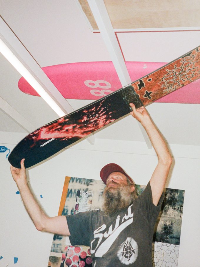 K2 Excavator - Peter Sutherland Unisex Snowboard 2025